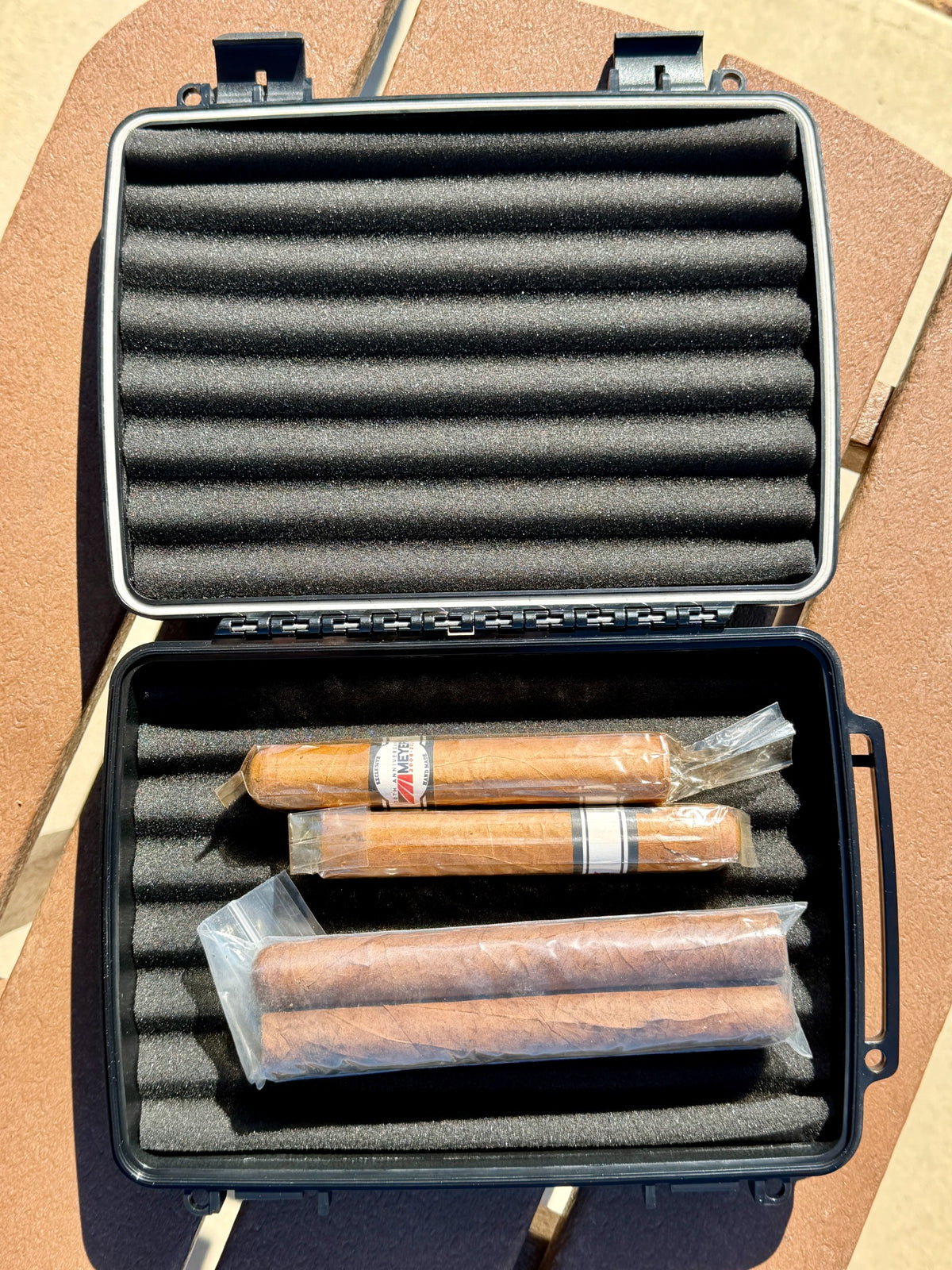 Protective foam lined interior of cigar travel case