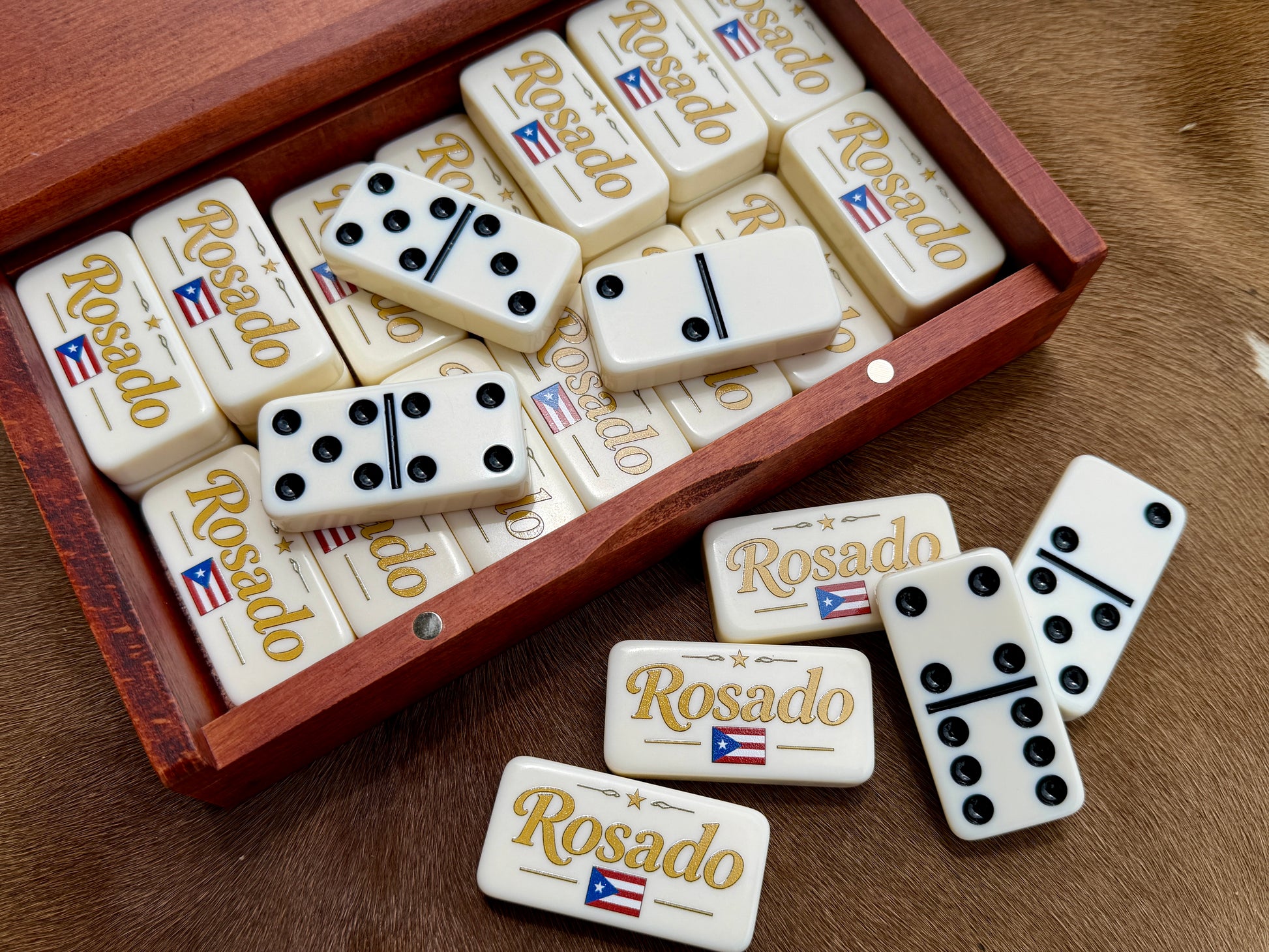 Domino set with 'Rosado' branding on a wooden box.